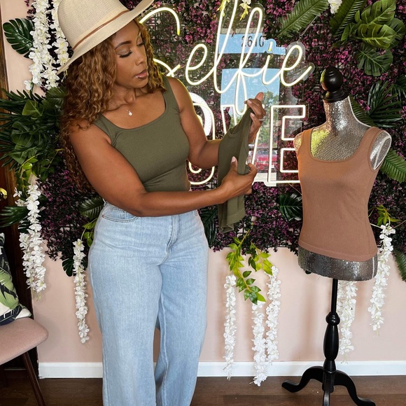 Meet your Posher, Tiffany - Picture 9 of 10